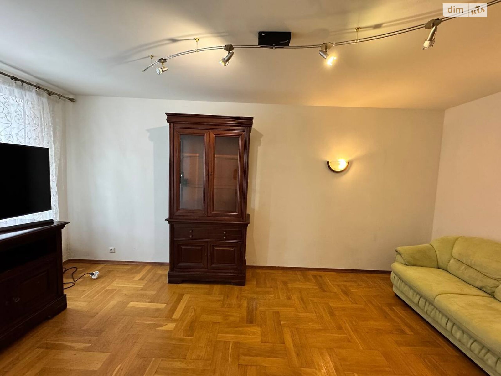 трехкомнатная квартира в Львове, район Шевченковский, на ул. Миколайчука 1А в аренду на долгий срок помесячно фото 1