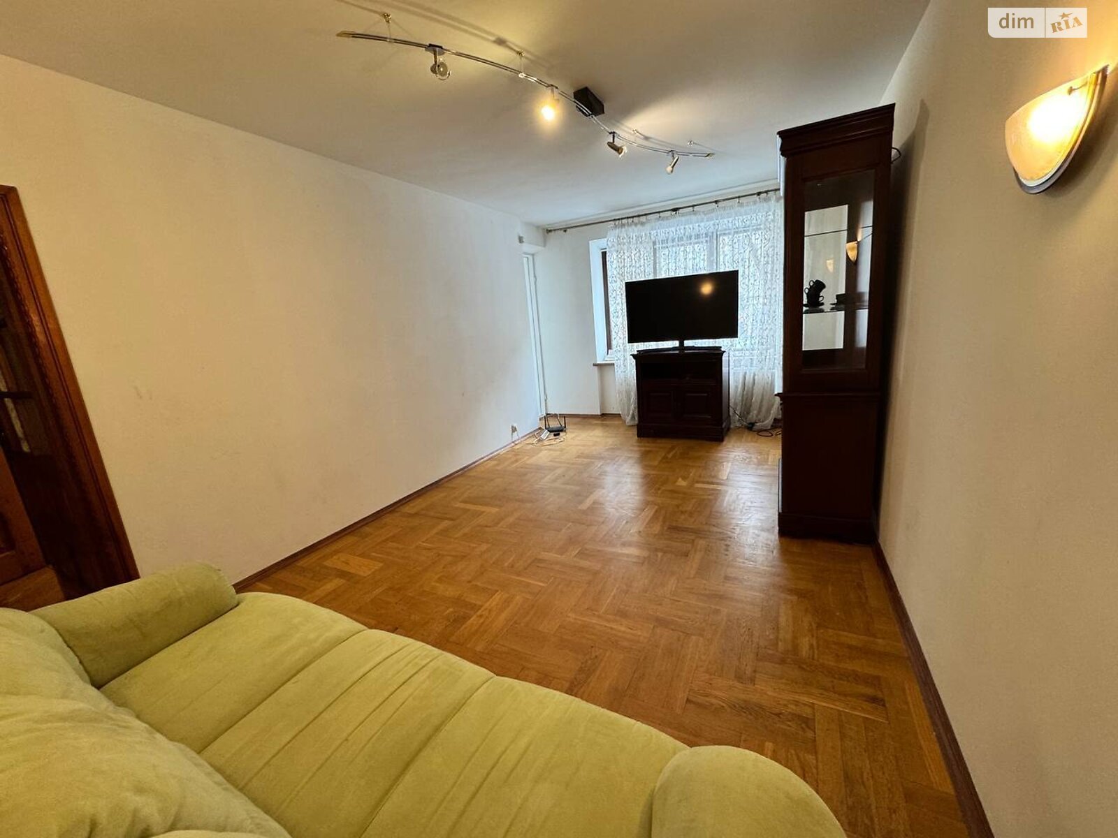 трехкомнатная квартира в Львове, район Шевченковский, на ул. Миколайчука 1А в аренду на долгий срок помесячно фото 1