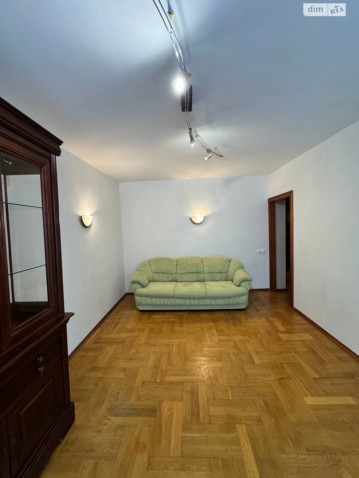трехкомнатная квартира в Львове, район Шевченковский, на ул. Миколайчука 1А в аренду на долгий срок помесячно фото 1