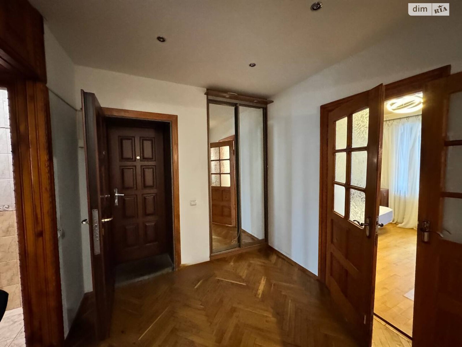 трехкомнатная квартира в Львове, район Шевченковский, на ул. Миколайчука 1А в аренду на долгий срок помесячно фото 1