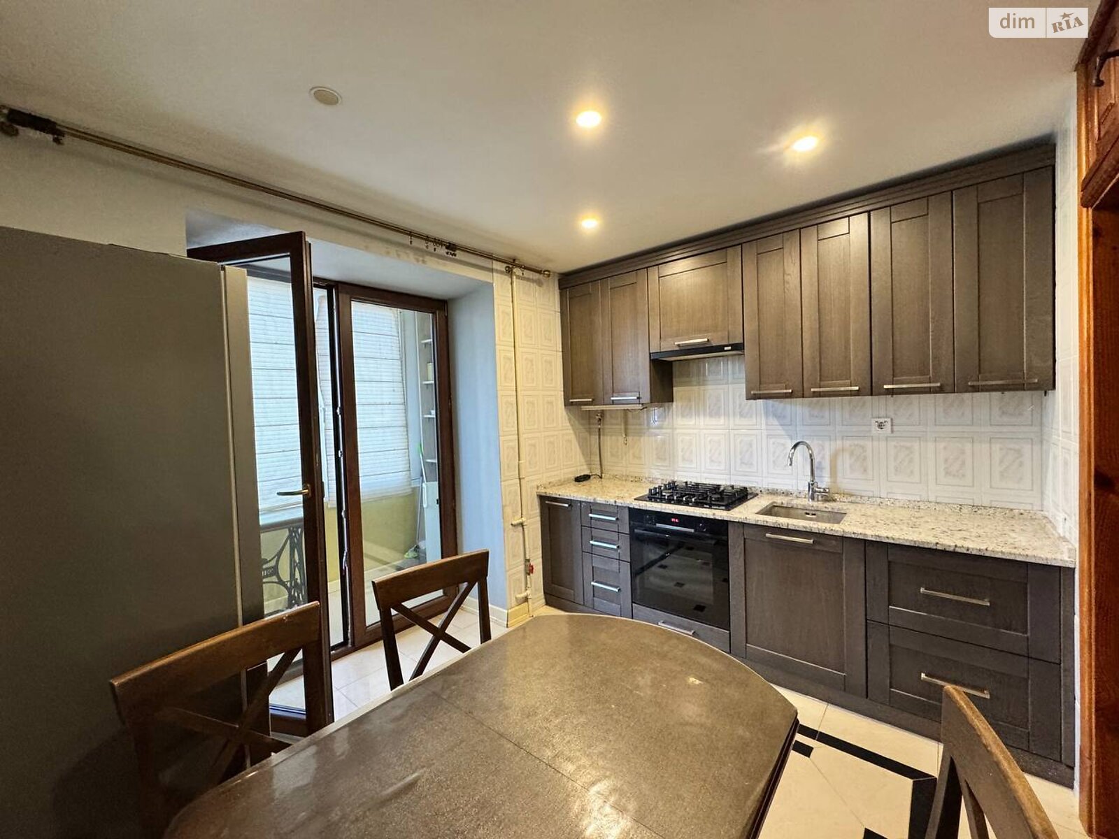 трехкомнатная квартира в Львове, район Шевченковский, на ул. Миколайчука 1А в аренду на долгий срок помесячно фото 1