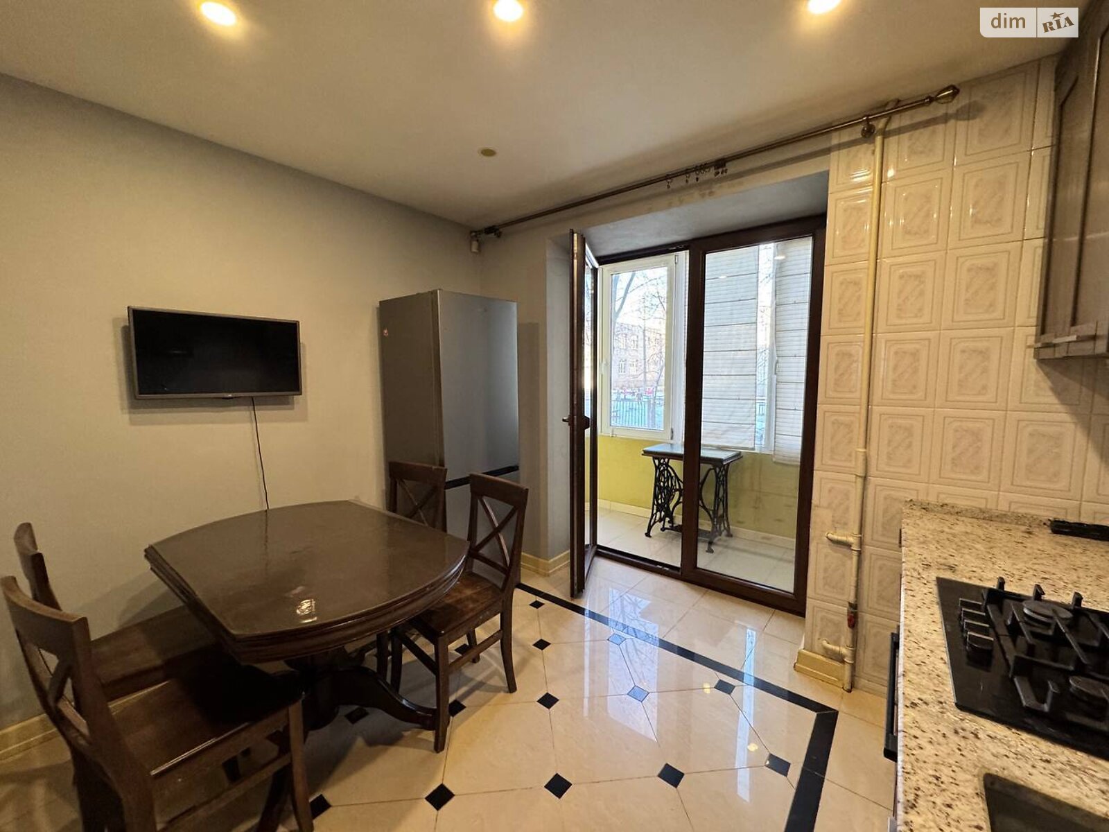 трехкомнатная квартира в Львове, район Шевченковский, на ул. Миколайчука 1А в аренду на долгий срок помесячно фото 1