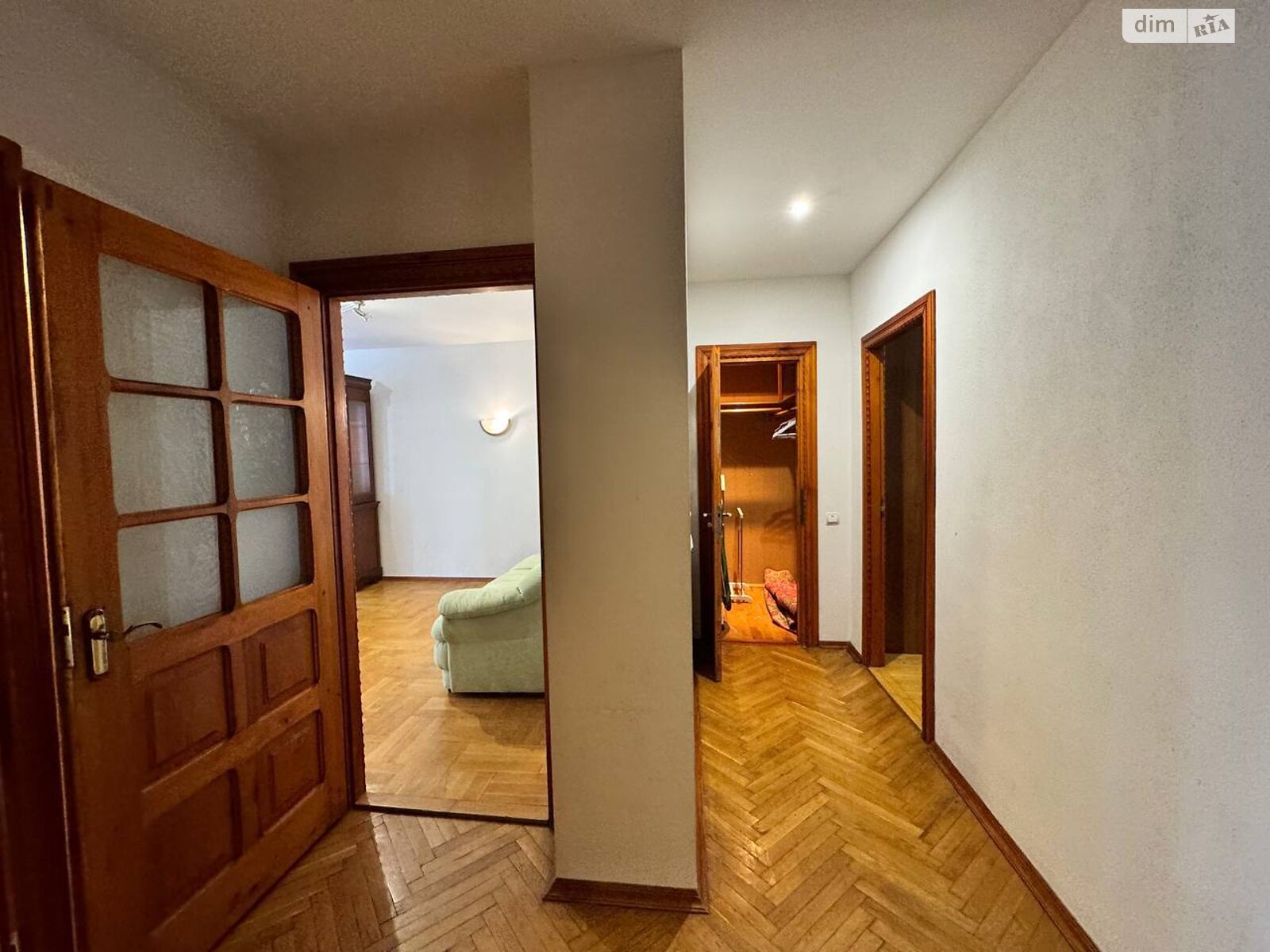 трехкомнатная квартира в Львове, район Шевченковский, на ул. Миколайчука 1А в аренду на долгий срок помесячно фото 1