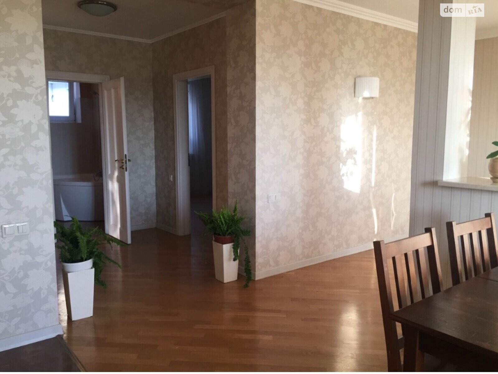 трехкомнатная квартира с мебелью в Львове, район Шевченковский, на ул. Джона Леннона в аренду на долгий срок помесячно фото 1