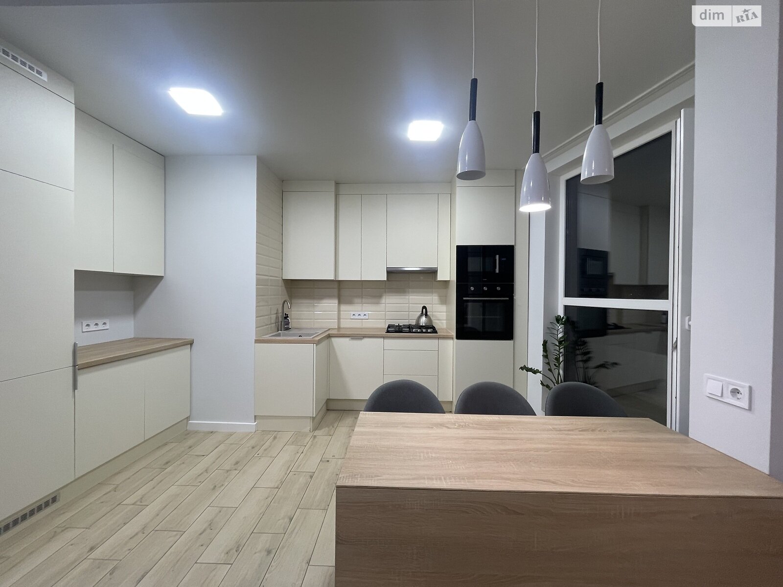 двухкомнатная квартира в Львове, район Шевченковский, на ул. Варшавская 201 в аренду на долгий срок помесячно фото 1 двухкомнатная квартира в Львове, район Шевченковский, на ул. Варшавская 201 в аренду на долгий срок помесячно фото 1