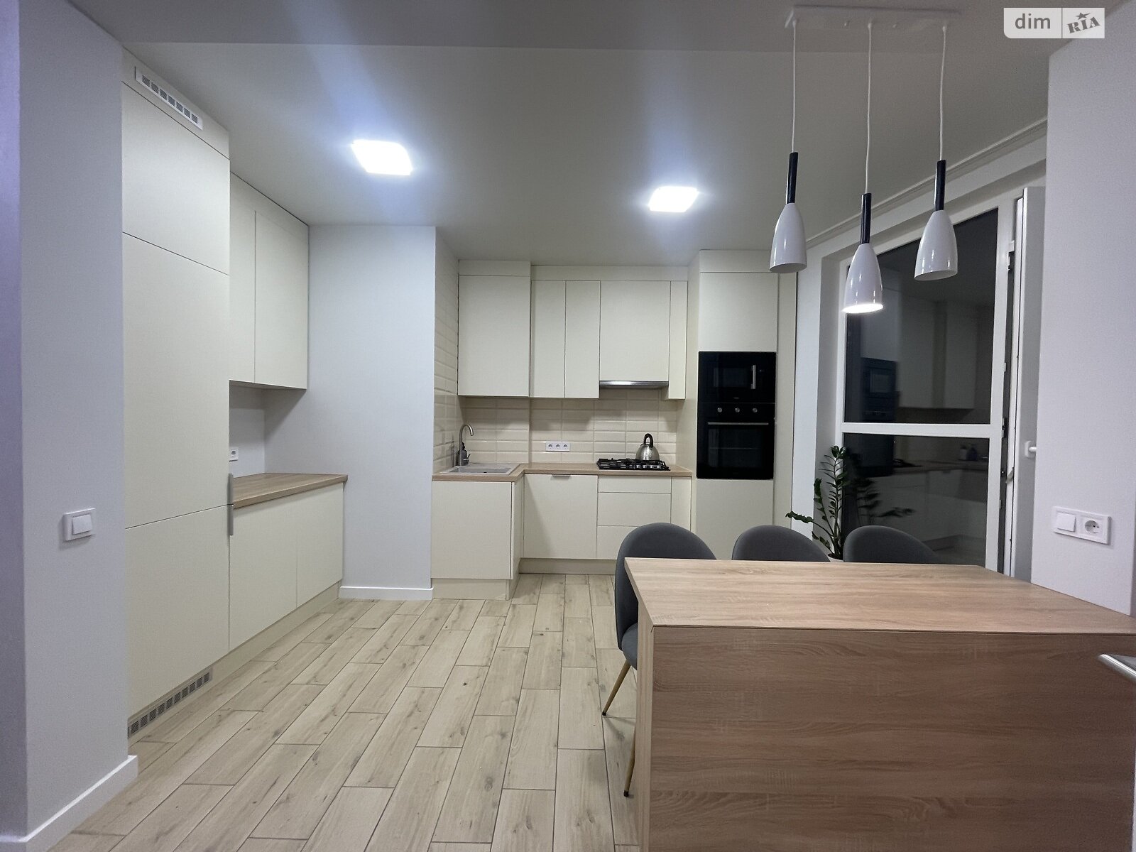 двухкомнатная квартира в Львове, район Шевченковский, на ул. Варшавская 201 в аренду на долгий срок помесячно фото 1 двухкомнатная квартира в Львове, район Шевченковский, на ул. Варшавская 201 в аренду на долгий срок помесячно фото 1