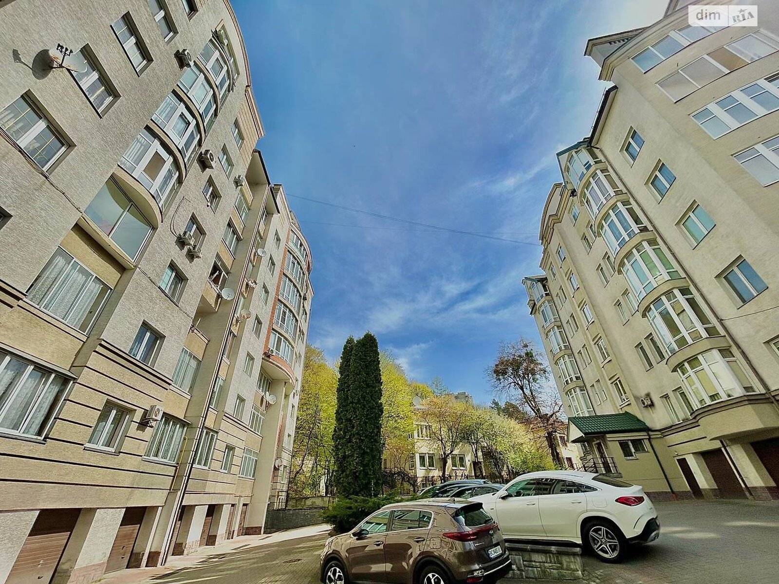 трехкомнатная квартира в Львове, район Галицкий, на ул. Кубанская 19 в аренду на долгий срок помесячно фото 1 трехкомнатная квартира в Львове, район Галицкий, на ул. Кубанская 19 в аренду на долгий срок помесячно фото 1