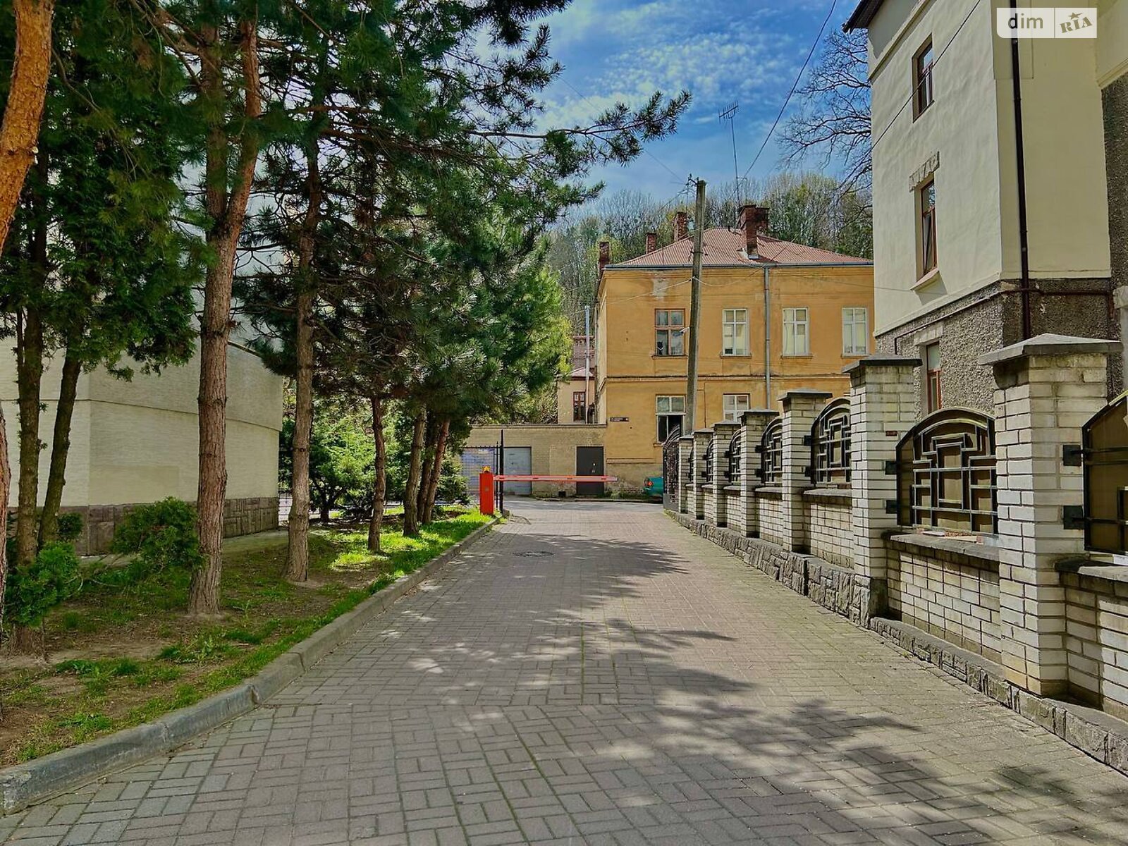 трехкомнатная квартира в Львове, район Галицкий, на ул. Кубанская 19 в аренду на долгий срок помесячно фото 1 трехкомнатная квартира в Львове, район Галицкий, на ул. Кубанская 19 в аренду на долгий срок помесячно фото 1