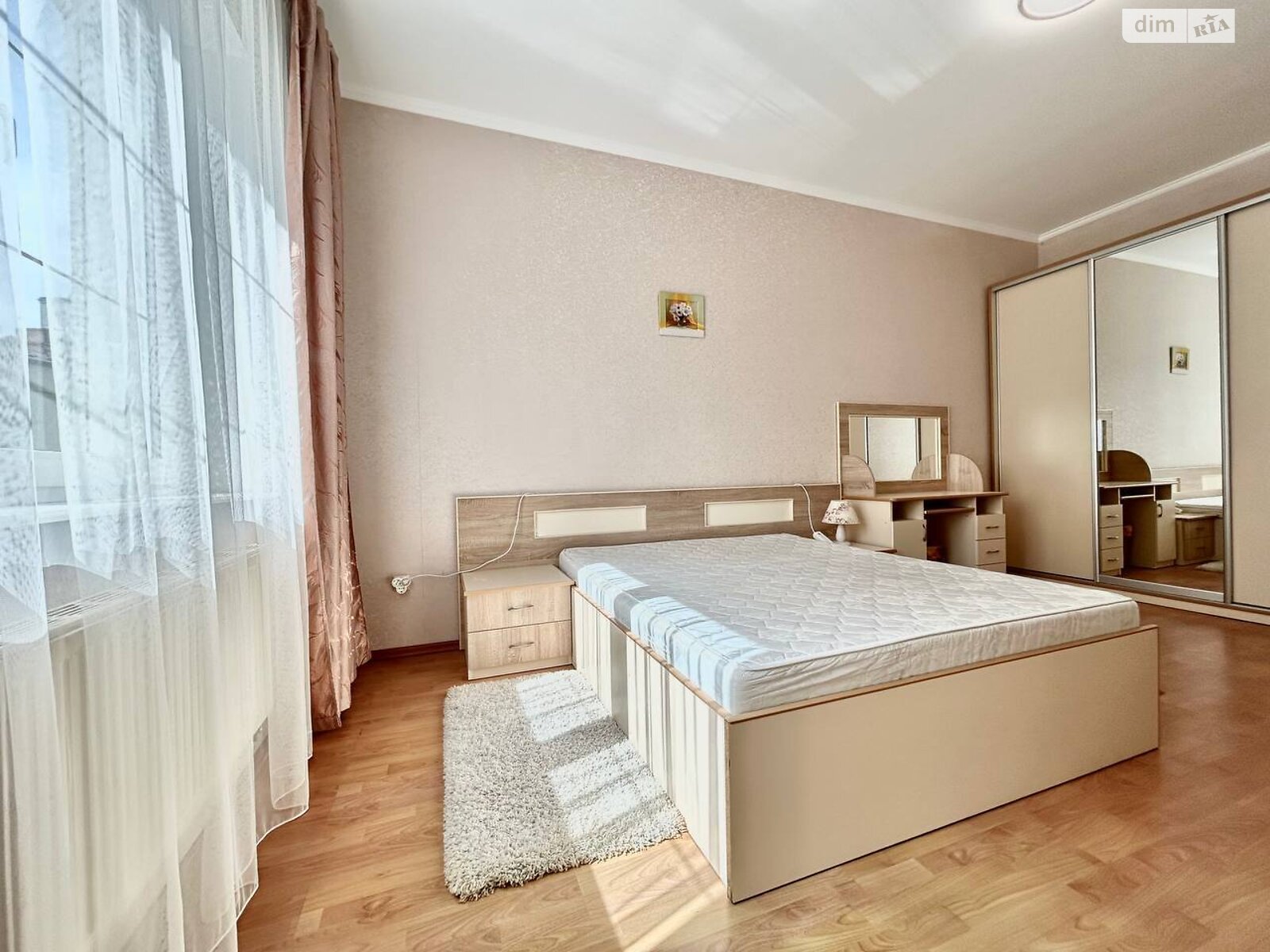 трехкомнатная квартира в Львове, район Галицкий, на ул. Кубанская 19 в аренду на долгий срок помесячно фото 1 трехкомнатная квартира в Львове, район Галицкий, на ул. Кубанская 19 в аренду на долгий срок помесячно фото 1