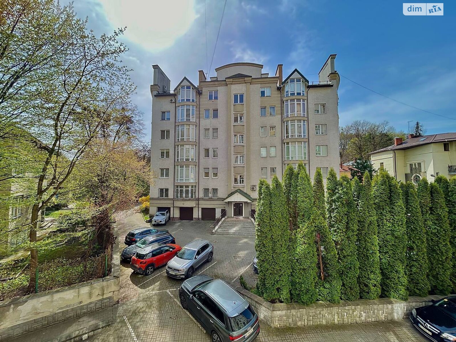 трехкомнатная квартира в Львове, район Галицкий, на ул. Кубанская 19 в аренду на долгий срок помесячно фото 1 трехкомнатная квартира в Львове, район Галицкий, на ул. Кубанская 19 в аренду на долгий срок помесячно фото 1