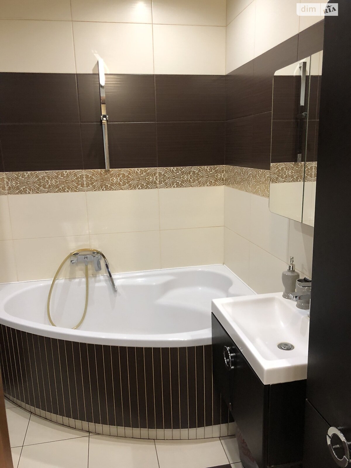 двокімнатна квартира в Львові, район Сихів, на вул. Довженка Олександра в довготривалу оренду помісячно фото 1