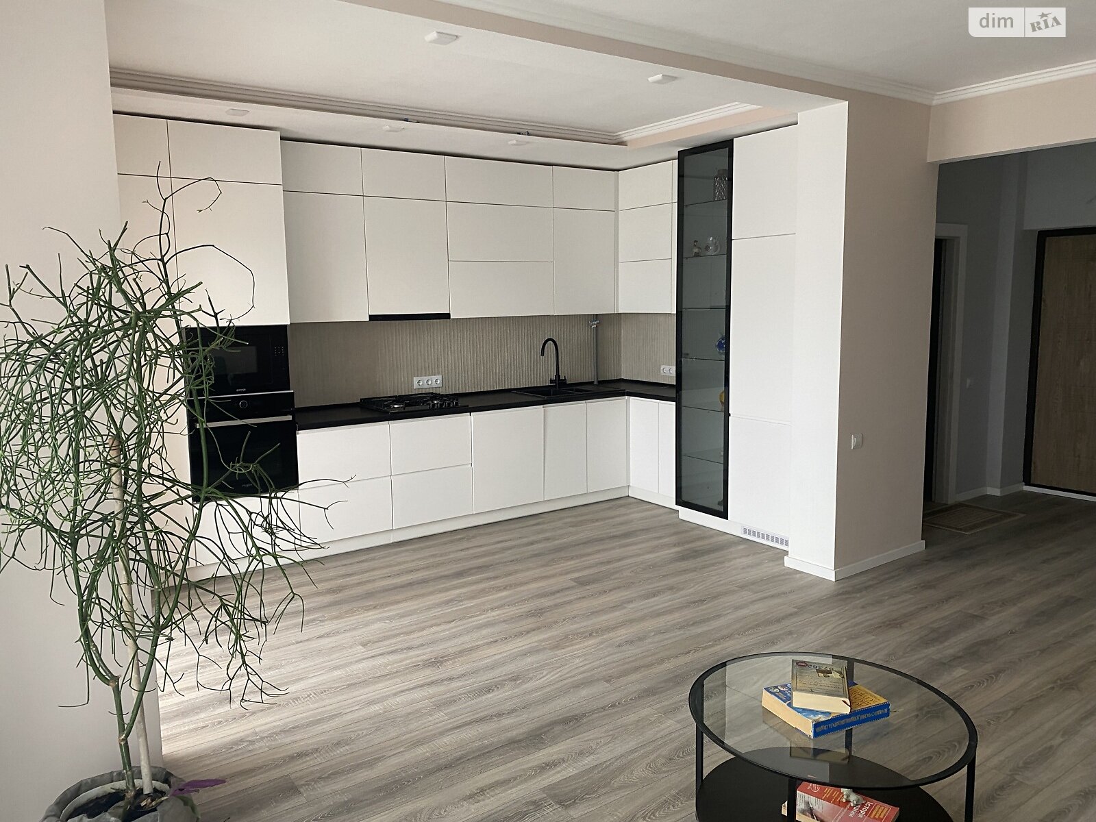 трикімнатна квартира в Львові, район Сихів, на вул. Зелена в довготривалу оренду помісячно фото 1