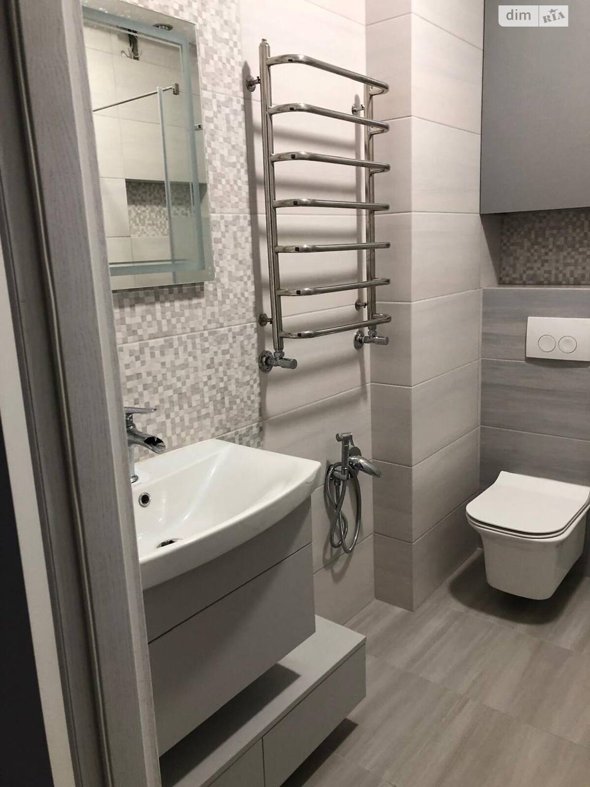 трикімнатна квартира в Львові, район Сихів, на вул. Зелена в довготривалу оренду помісячно фото 1