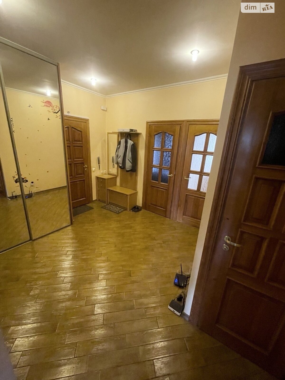 трехкомнатная квартира в Львове, район Сыховский, на ул. Михаила Драгана 13 в аренду на долгий срок помесячно фото 1