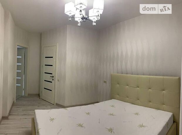 трехкомнатная квартира с мебелью в Львове, район Сыховский, на ул. Миклеша Карла в аренду на долгий срок помесячно фото 1