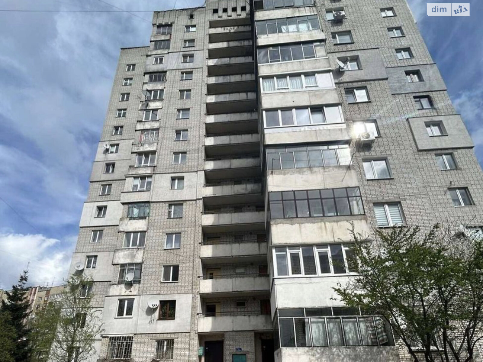 трехкомнатная квартира в Львове, район Сыховский, на ул. Полуботко Гетьмана в аренду на долгий срок помесячно фото 1
