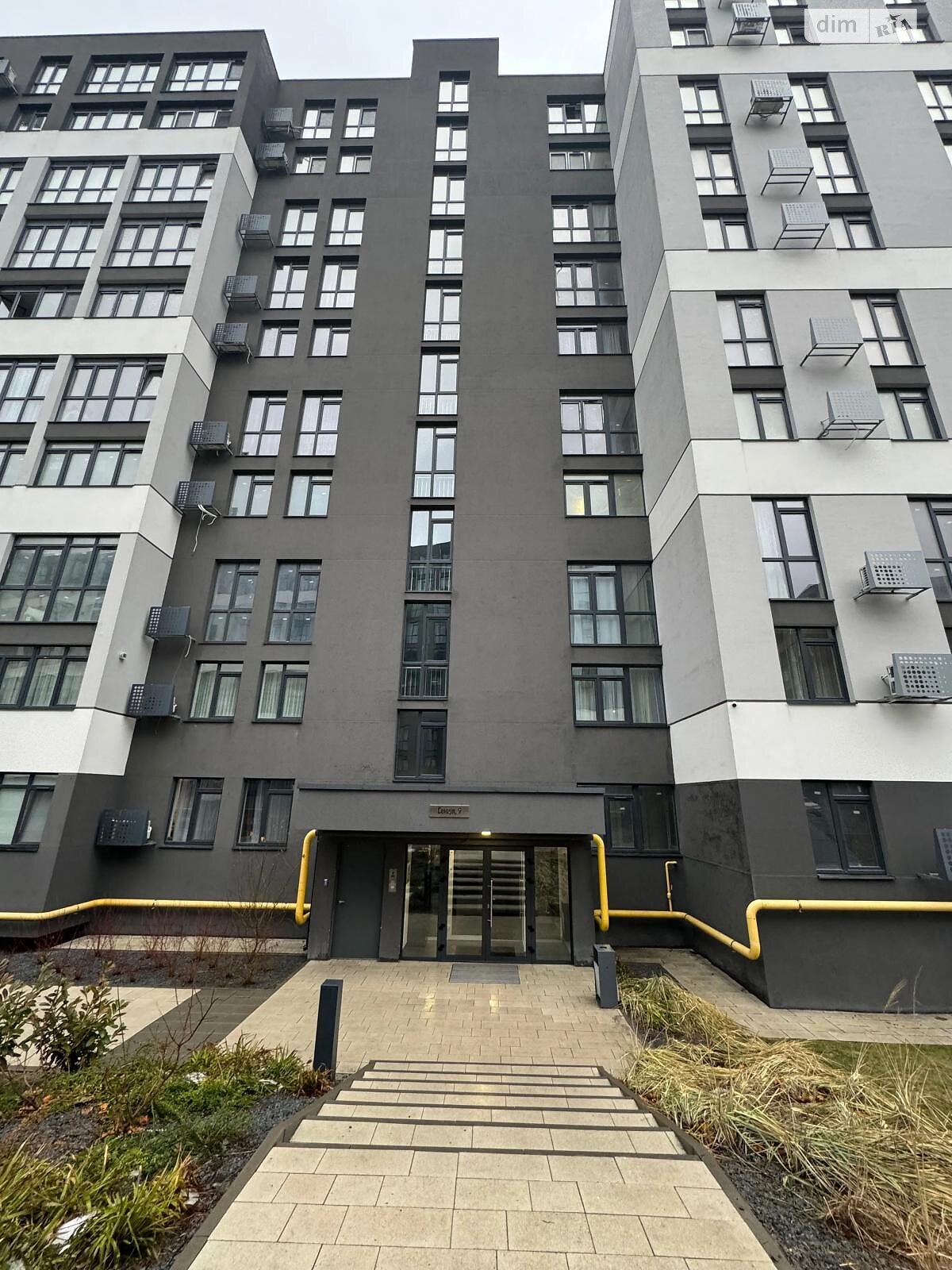 трехкомнатная квартира в Львове, район Сыховский, на ул. Зеленая в аренду на долгий срок помесячно фото 1