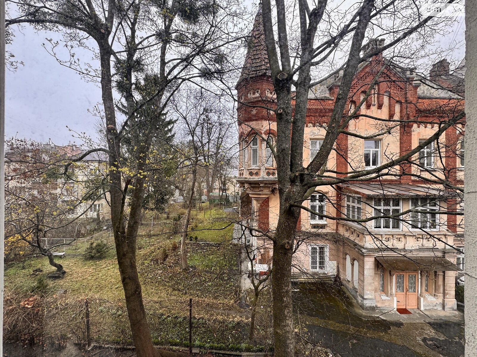 четырехкомнатная квартира в Львове, район Центр, на ул. Бандеры Степана 5 в аренду на долгий срок помесячно фото 1 четырехкомнатная квартира в Львове, район Центр, на ул. Бандеры Степана 5 в аренду на долгий срок помесячно фото 1