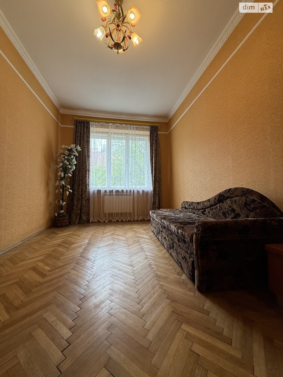 чотирикімнатна квартира в Львові, район Центр, на вул. Дорошенка Петра в довготривалу оренду помісячно фото 1 чотирикімнатна квартира в Львові, район Центр, на вул. Дорошенка Петра в довготривалу оренду помісячно фото 1