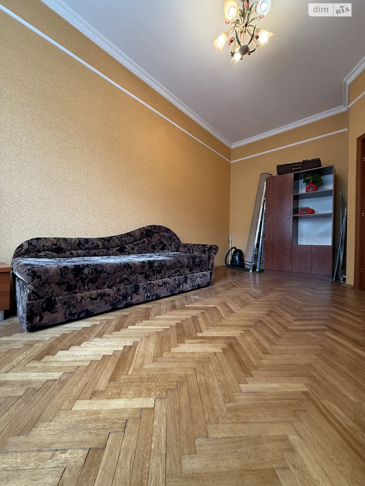 чотирикімнатна квартира в Львові, район Центр, на вул. Дорошенка Петра в довготривалу оренду помісячно фото 1 чотирикімнатна квартира в Львові, район Центр, на вул. Дорошенка Петра в довготривалу оренду помісячно фото 1