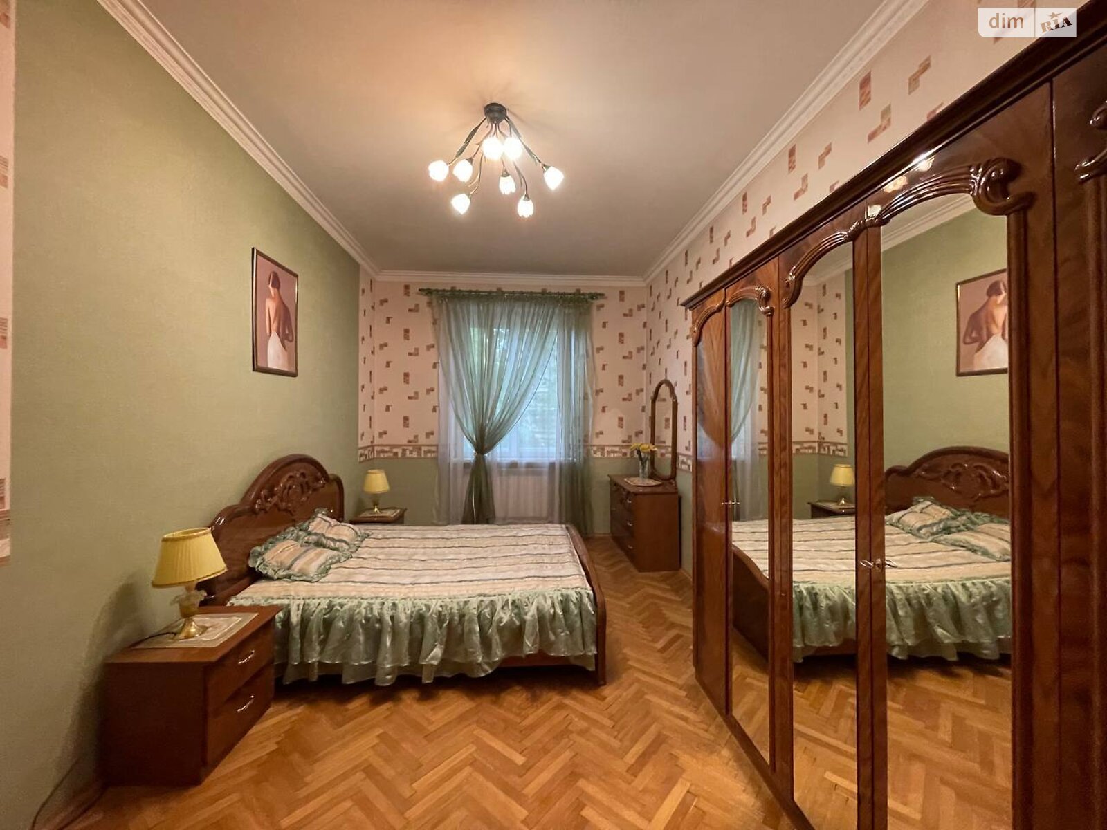 чотирикімнатна квартира в Львові, район Центр, на вул. Дорошенка Петра в довготривалу оренду помісячно фото 1 чотирикімнатна квартира в Львові, район Центр, на вул. Дорошенка Петра в довготривалу оренду помісячно фото 1