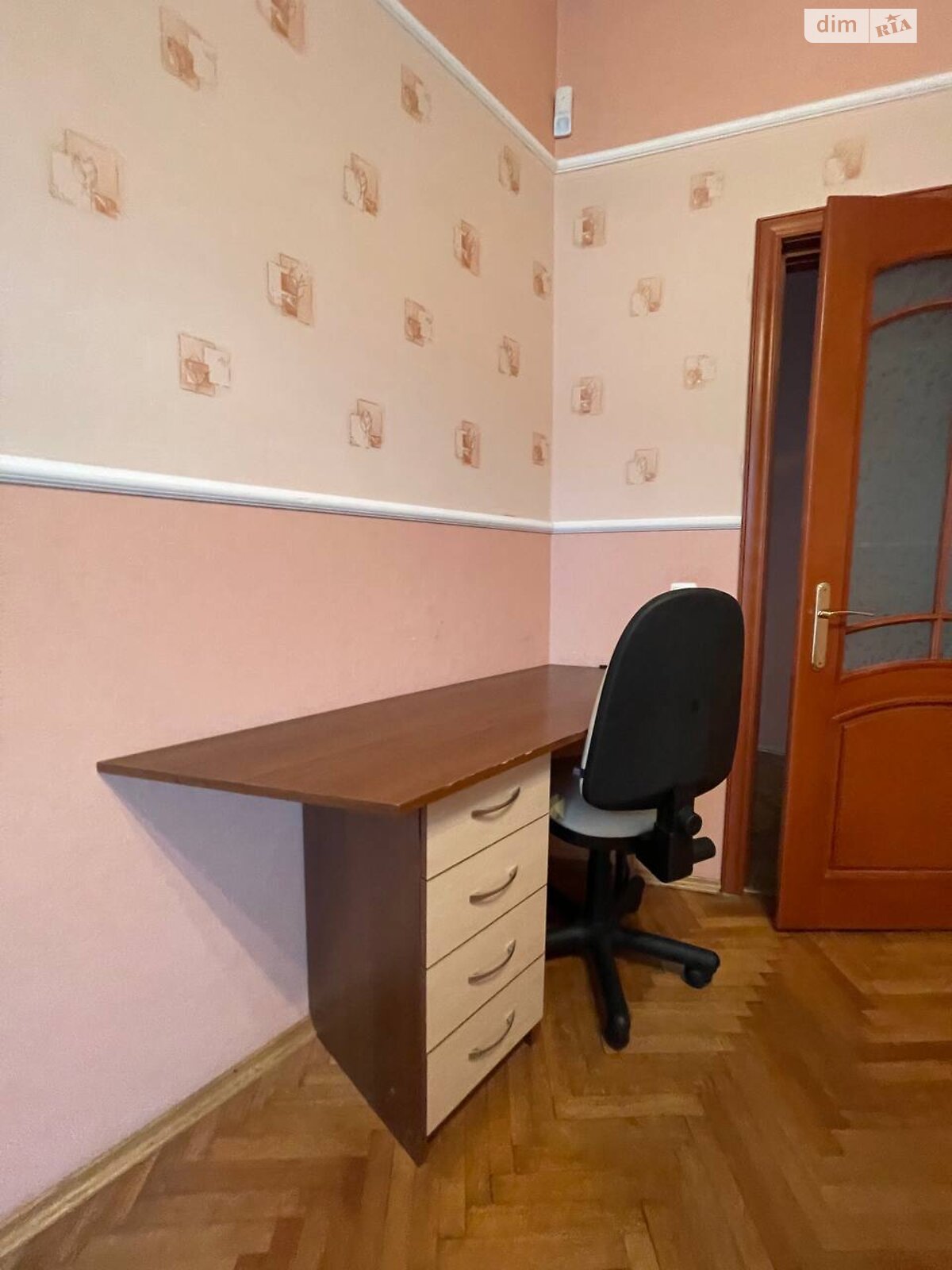 чотирикімнатна квартира в Львові, район Центр, на вул. Дорошенка Петра в довготривалу оренду помісячно фото 1 чотирикімнатна квартира в Львові, район Центр, на вул. Дорошенка Петра в довготривалу оренду помісячно фото 1