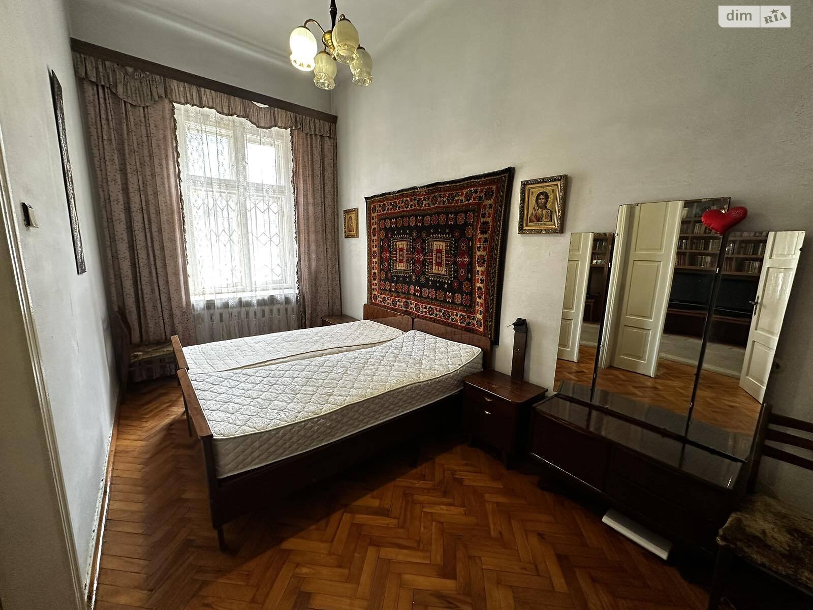 трикімнатна квартира в Львові, район Центр, на вул. Дорошенка Петра в довготривалу оренду помісячно фото 1 трикімнатна квартира в Львові, район Центр, на вул. Дорошенка Петра в довготривалу оренду помісячно фото 1