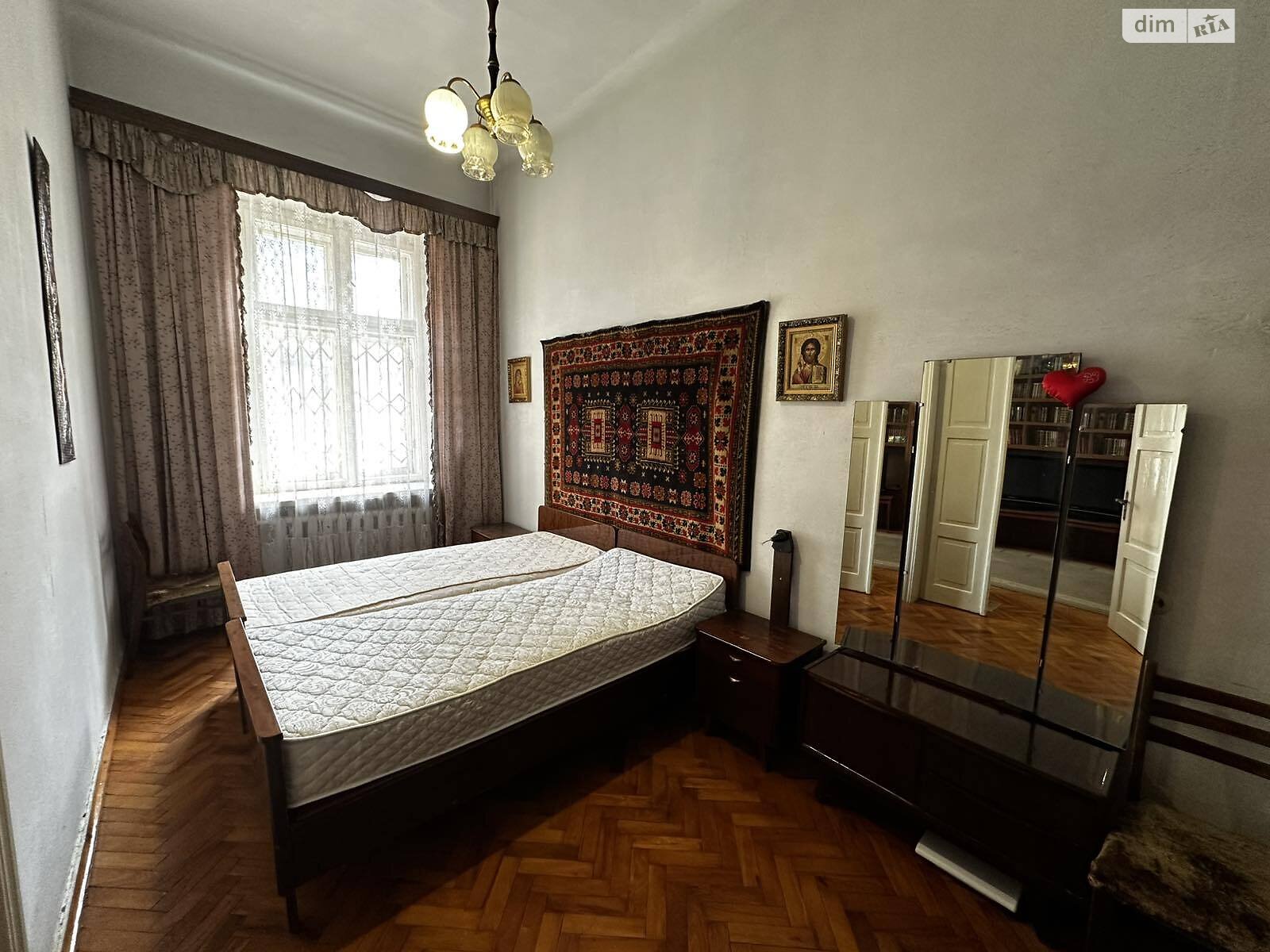 трикімнатна квартира в Львові, район Центр, на вул. Дорошенка Петра в довготривалу оренду помісячно фото 1 трикімнатна квартира в Львові, район Центр, на вул. Дорошенка Петра в довготривалу оренду помісячно фото 1