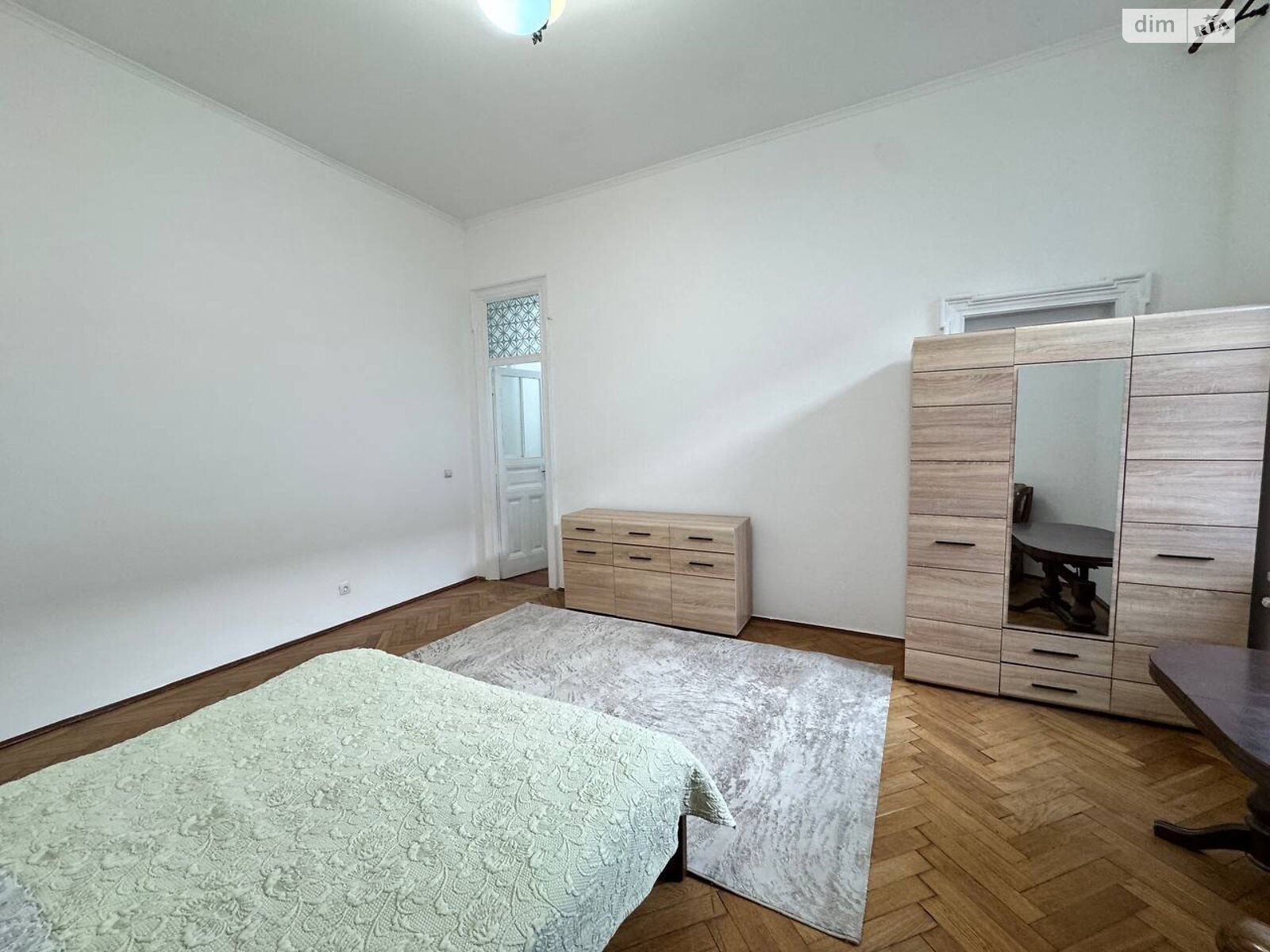 двухкомнатная квартира в Львове, район Центр, на ул. Дорошенко Петра 42 в аренду на долгий срок помесячно фото 1