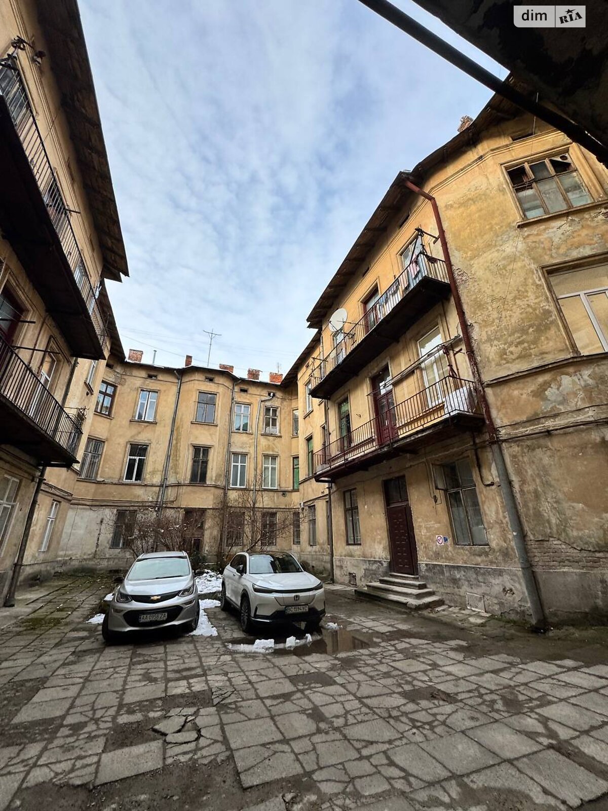 двухкомнатная квартира в Львове, район Центр, на ул. Дорошенко Петра 42 в аренду на долгий срок помесячно фото 1