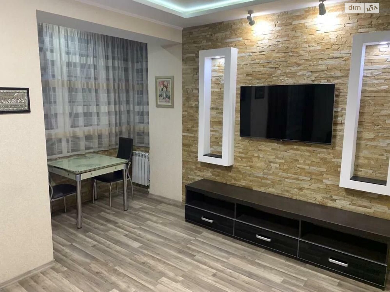 двокімнатна квартира в Львові, район Центр, на вул. Довбуша Олекси 1 в довготривалу оренду помісячно фото 1 двокімнатна квартира в Львові, район Центр, на вул. Довбуша Олекси 1 в довготривалу оренду помісячно фото 1