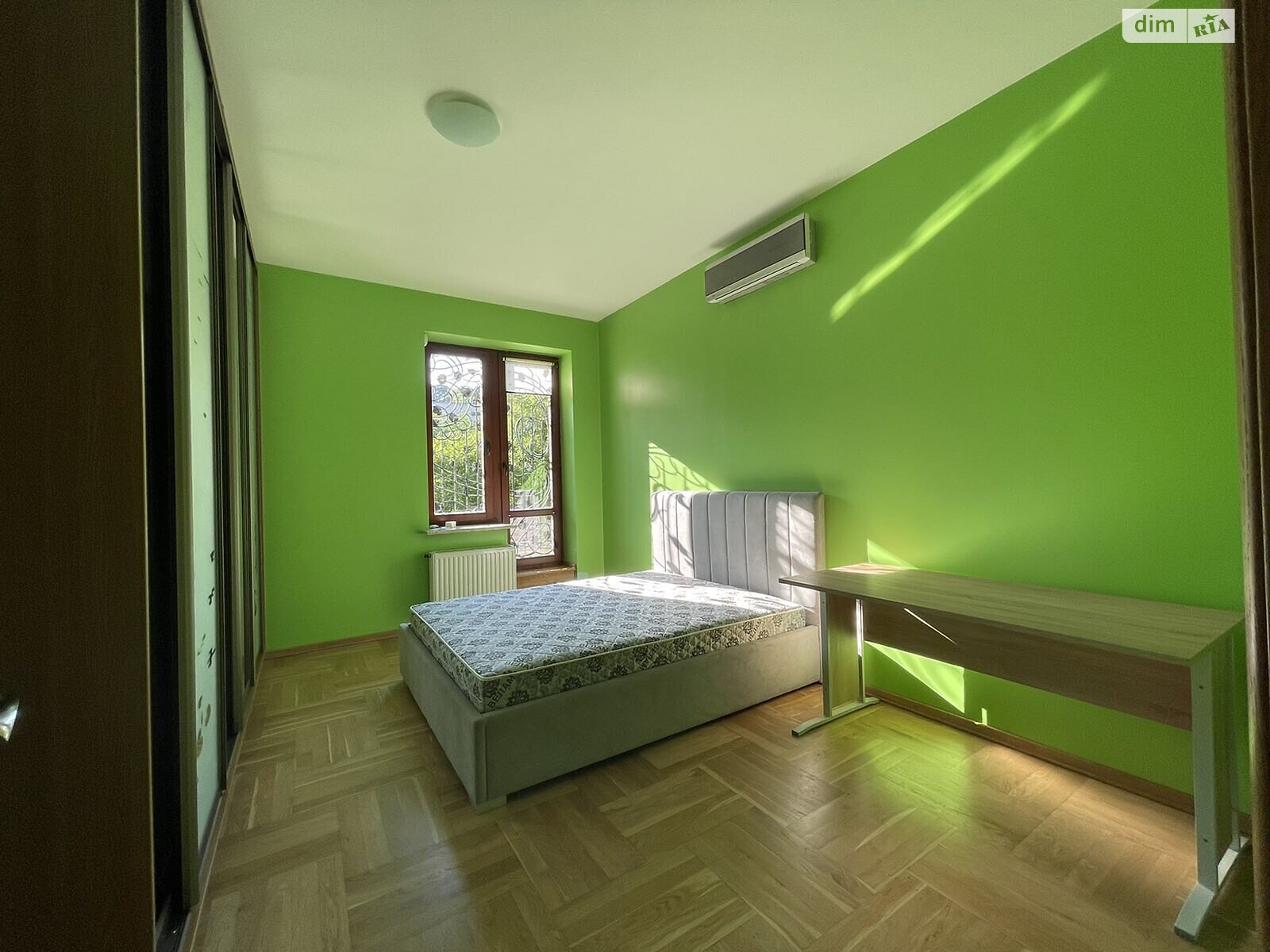 трехкомнатная квартира в Львове, район Центр, на ул. Довбуша Олексы в аренду на долгий срок помесячно фото 1 трехкомнатная квартира в Львове, район Центр, на ул. Довбуша Олексы в аренду на долгий срок помесячно фото 1