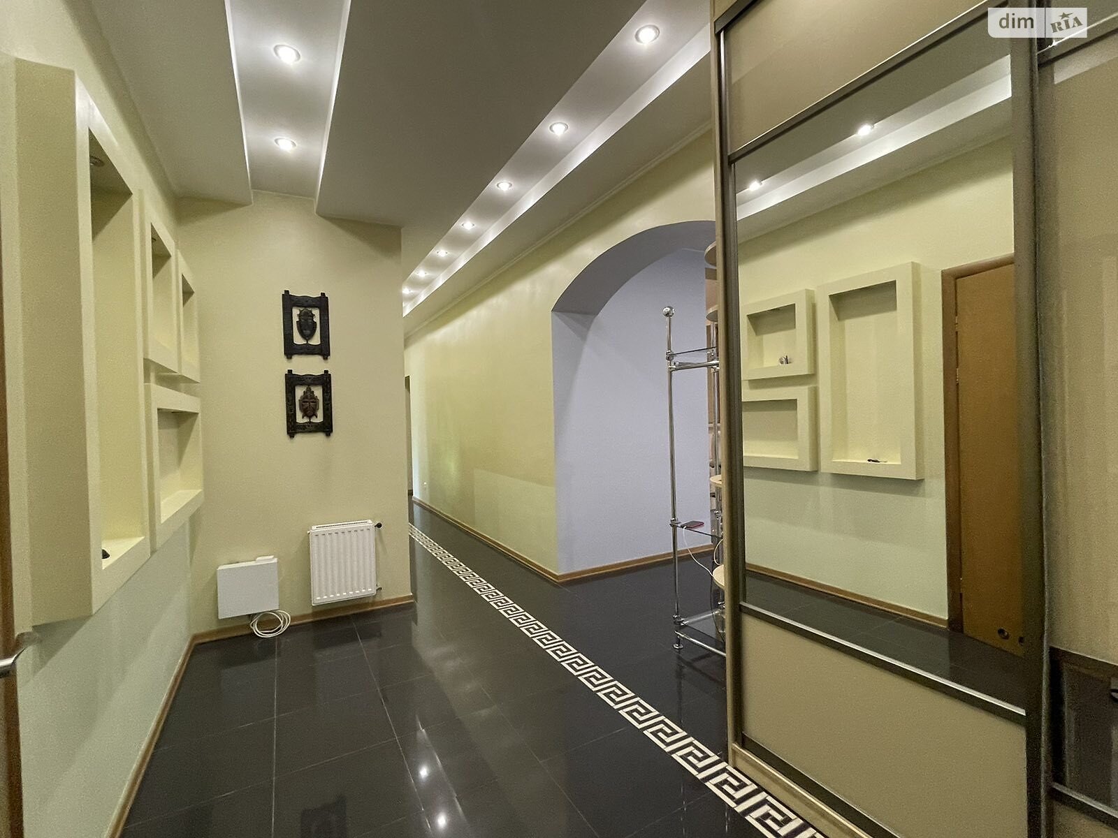 трехкомнатная квартира в Львове, район Центр, на ул. Довбуша Олексы в аренду на долгий срок помесячно фото 1 трехкомнатная квартира в Львове, район Центр, на ул. Довбуша Олексы в аренду на долгий срок помесячно фото 1