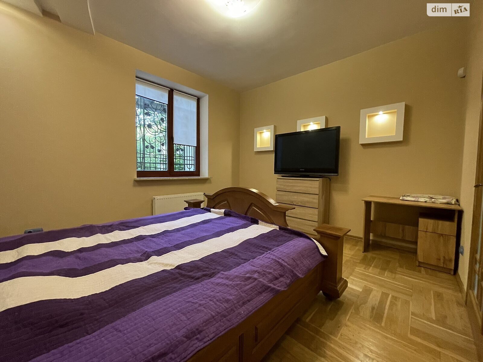 трехкомнатная квартира в Львове, район Центр, на ул. Довбуша Олексы в аренду на долгий срок помесячно фото 1 трехкомнатная квартира в Львове, район Центр, на ул. Довбуша Олексы в аренду на долгий срок помесячно фото 1