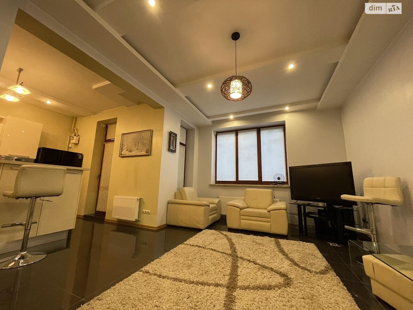 трехкомнатная квартира в Львове, район Центр, на ул. Довбуша Олексы в аренду на долгий срок помесячно фото 1 трехкомнатная квартира в Львове, район Центр, на ул. Довбуша Олексы в аренду на долгий срок помесячно фото 1