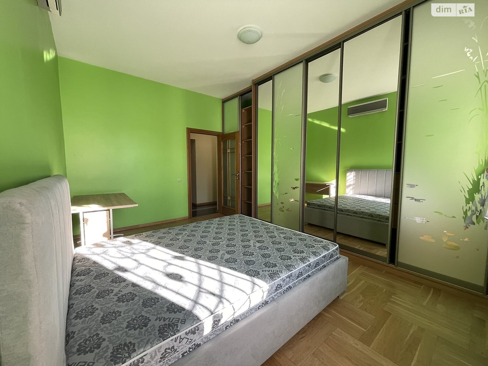 трехкомнатная квартира в Львове, район Центр, на ул. Довбуша Олексы в аренду на долгий срок помесячно фото 1 трехкомнатная квартира в Львове, район Центр, на ул. Довбуша Олексы в аренду на долгий срок помесячно фото 1