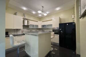 трехкомнатная квартира в Львове, район Центр, на ул. Довбуша Олексы в аренду на долгий срок помесячно фото 2 трехкомнатная квартира в Львове, район Центр, на ул. Довбуша Олексы в аренду на долгий срок помесячно фото 2