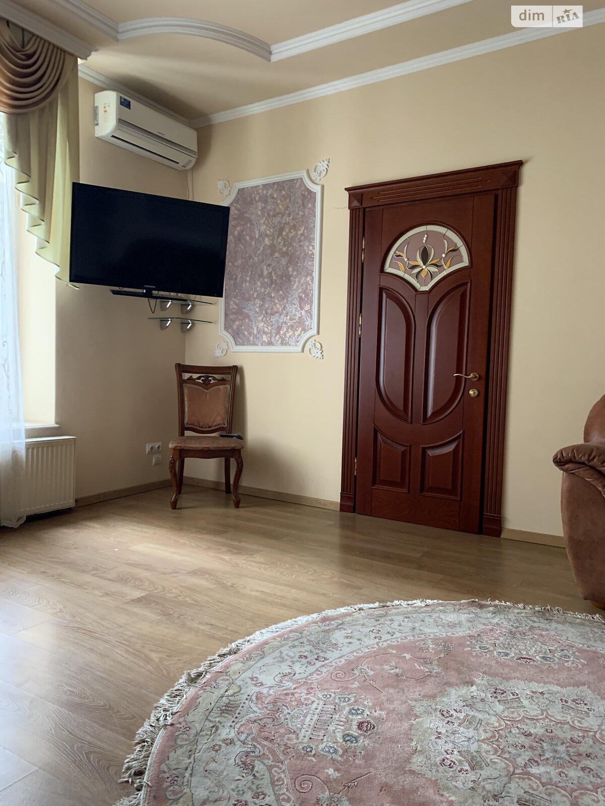 двухкомнатная квартира в Львове, район Галицкий, на пл. Франко Ивана 23 в аренду на долгий срок помесячно фото 1 двухкомнатная квартира в Львове, район Галицкий, на пл. Франко Ивана 23 в аренду на долгий срок помесячно фото 1