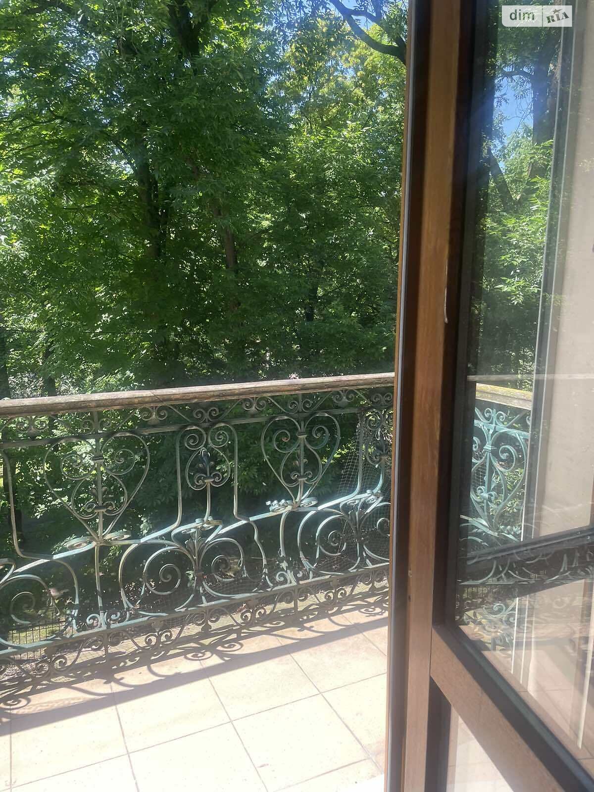 двокімнатна квартира в Львові, район Центр, на вул. Крушельницької Соломії 9 в довготривалу оренду помісячно фото 1 двокімнатна квартира в Львові, район Центр, на вул. Крушельницької Соломії 9 в довготривалу оренду помісячно фото 1