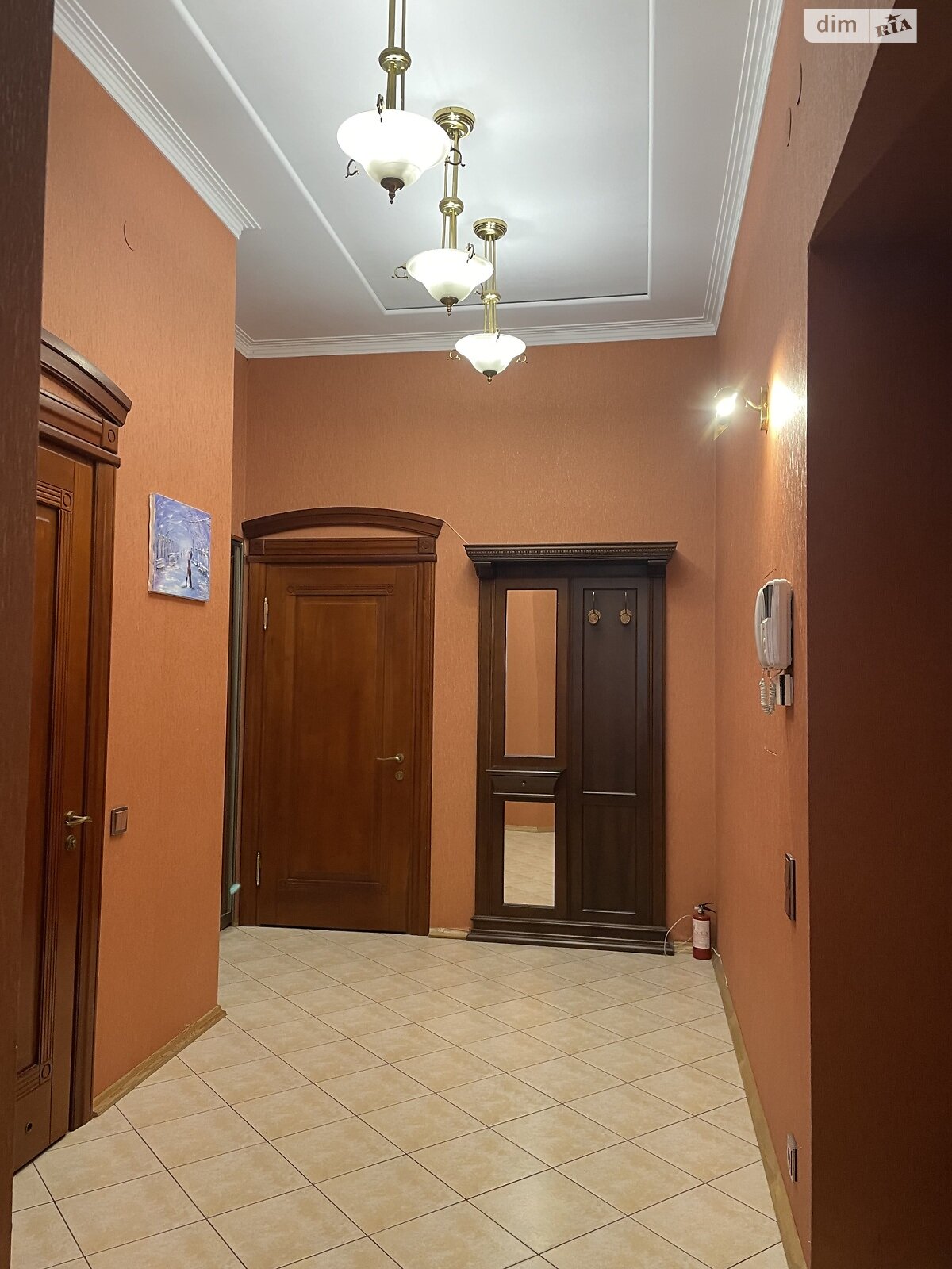 трикімнатна квартира в Львові, район Центр, на вул. Крушельницької Соломії 19 в довготривалу оренду помісячно фото 1