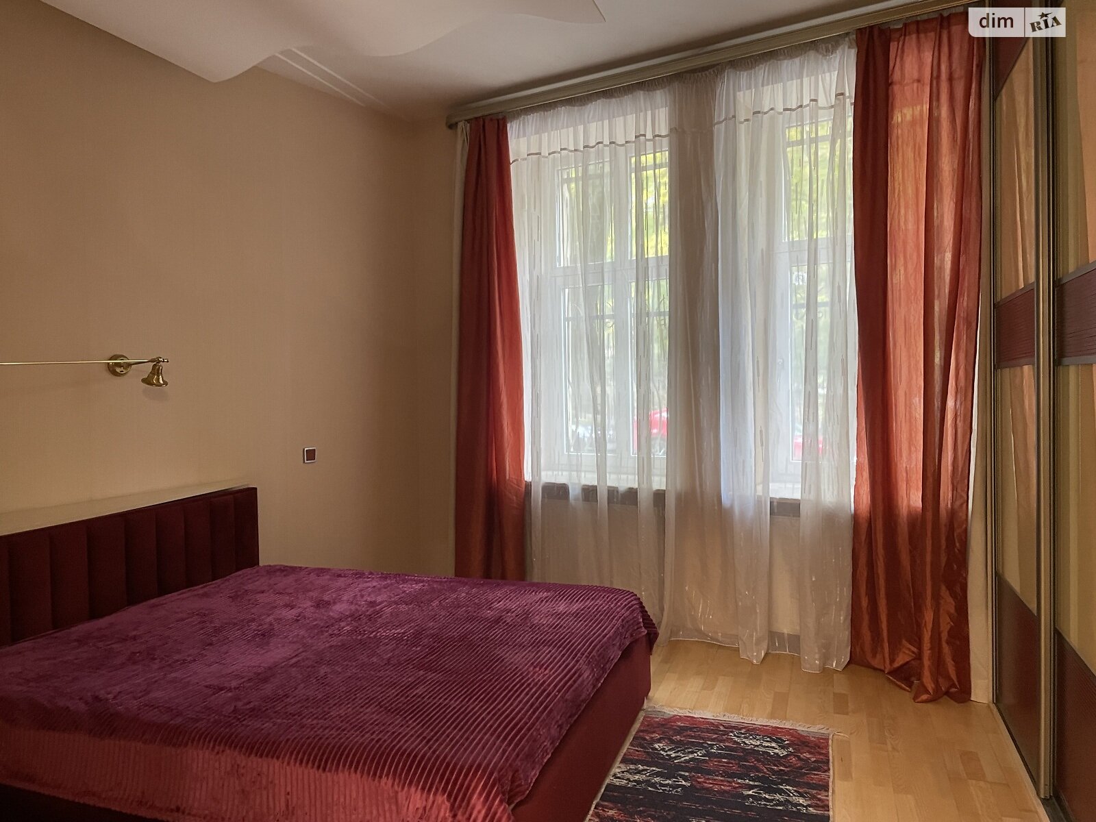 трикімнатна квартира в Львові, район Центр, на вул. Крушельницької Соломії 19 в довготривалу оренду помісячно фото 1