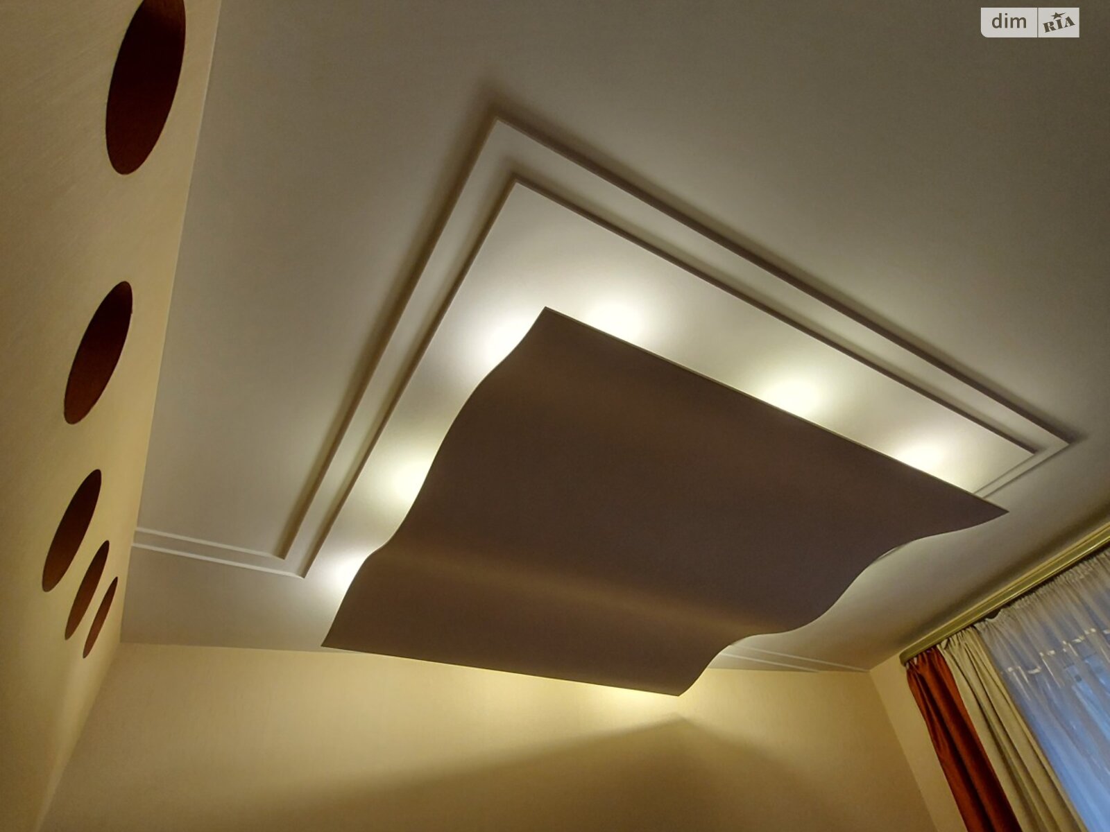 трикімнатна квартира в Львові, район Центр, на вул. Крушельницької Соломії 19 в довготривалу оренду помісячно фото 1