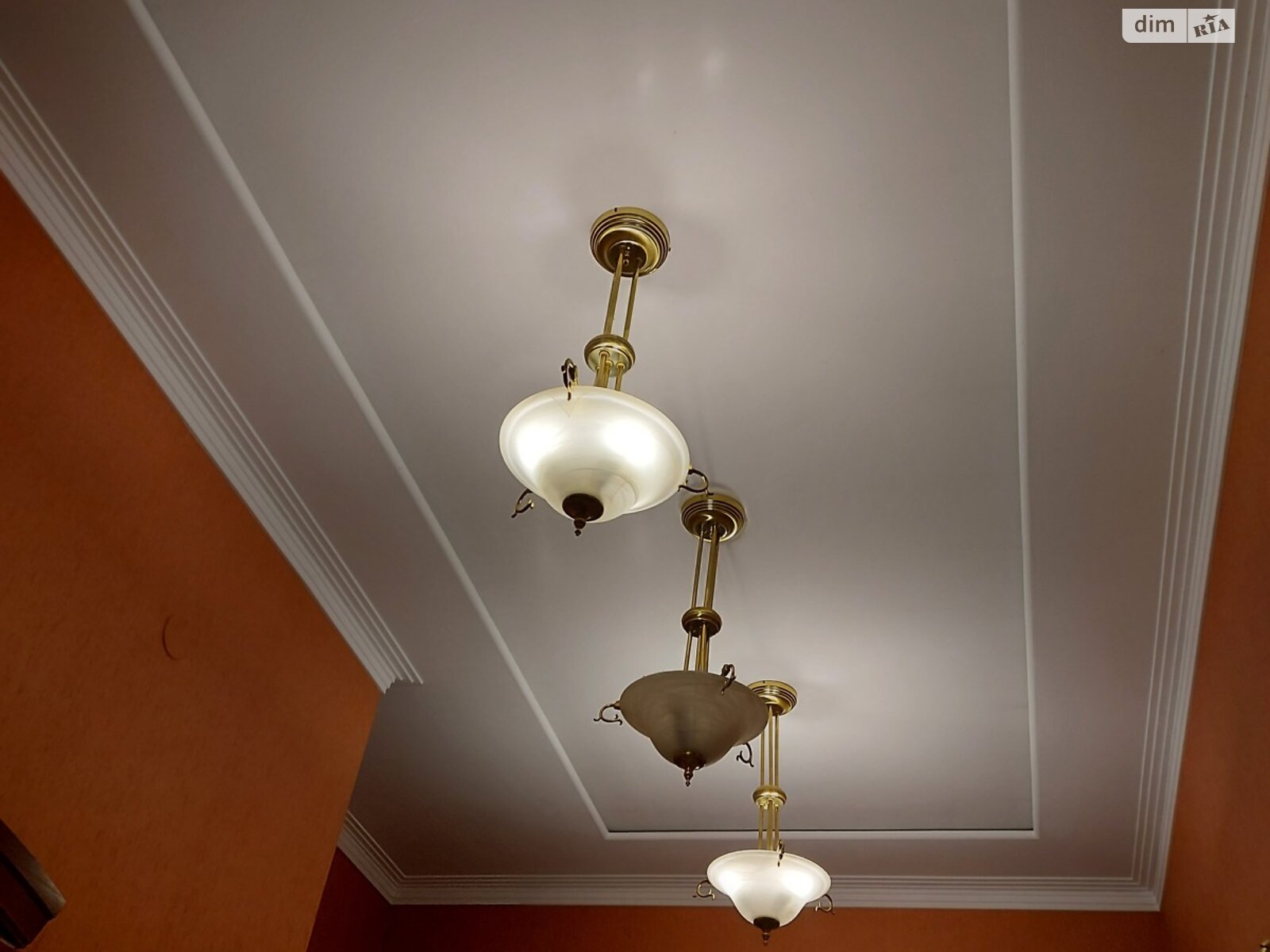 трикімнатна квартира в Львові, район Центр, на вул. Крушельницької Соломії 19 в довготривалу оренду помісячно фото 1