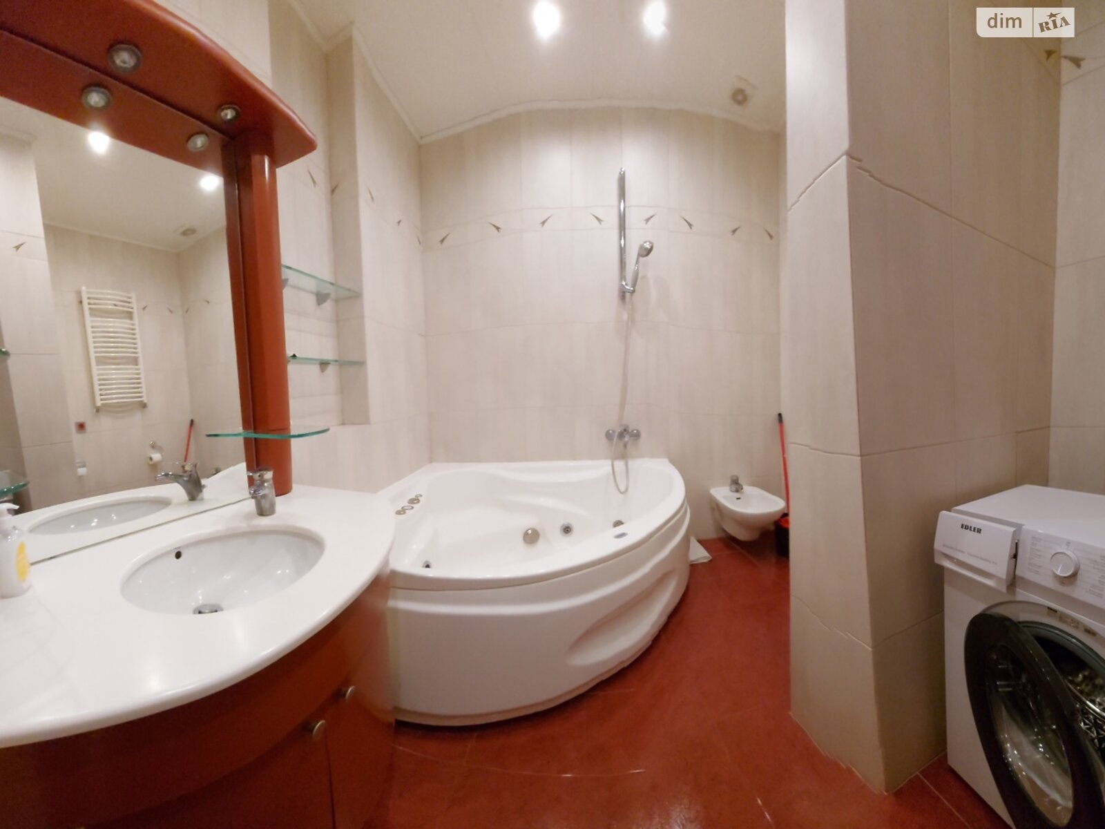 трикімнатна квартира в Львові, район Центр, на вул. Крушельницької Соломії 19 в довготривалу оренду помісячно фото 1