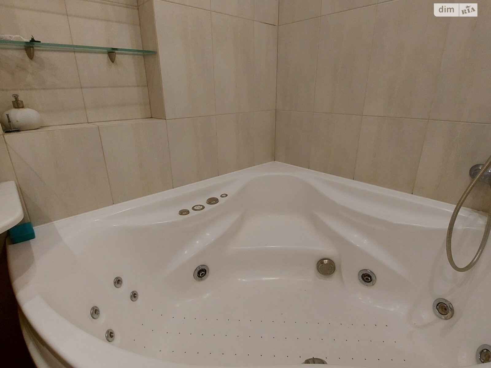 трикімнатна квартира в Львові, район Центр, на вул. Крушельницької Соломії 19 в довготривалу оренду помісячно фото 1