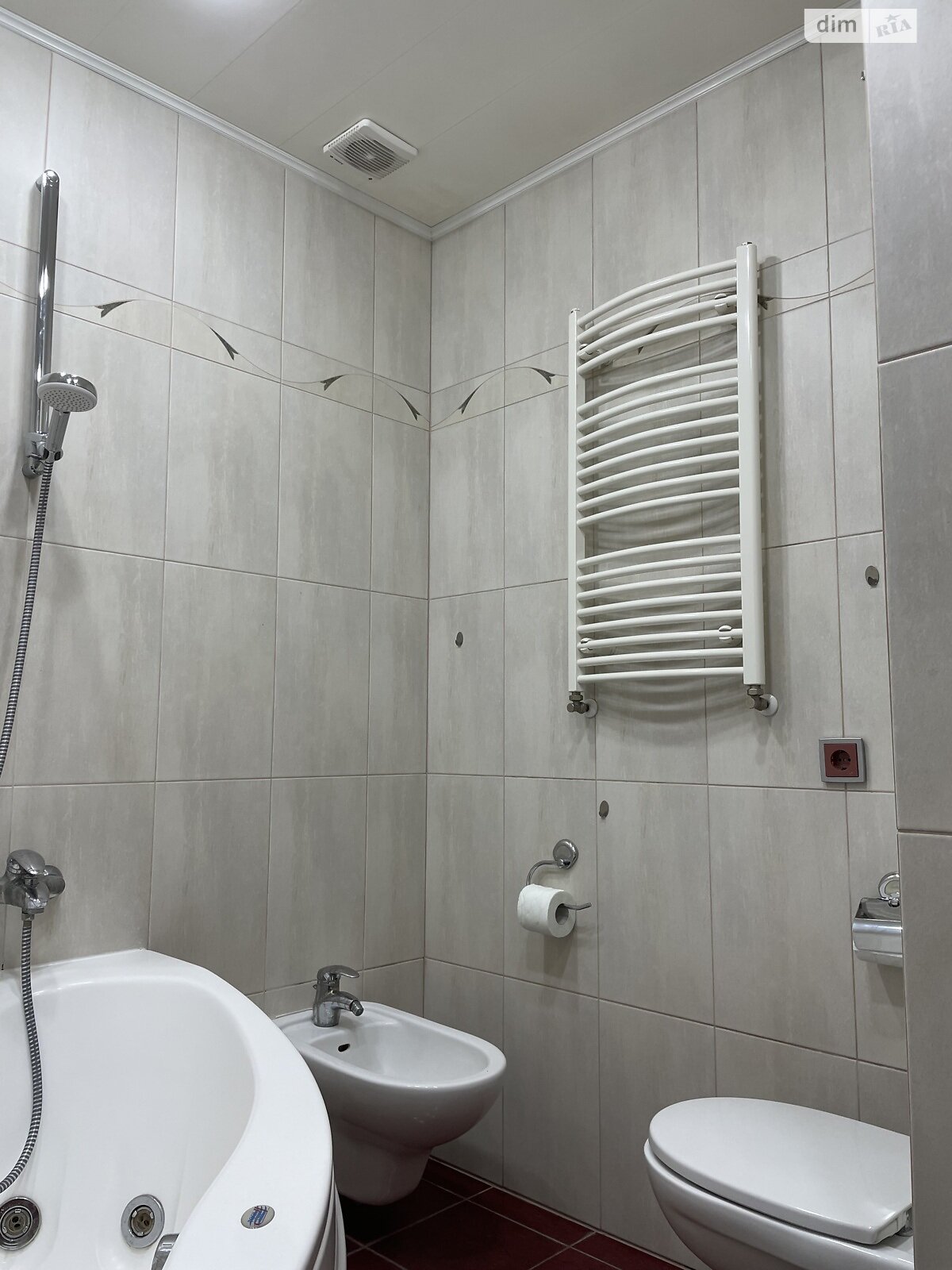 трикімнатна квартира в Львові, район Центр, на вул. Крушельницької Соломії 19 в довготривалу оренду помісячно фото 1