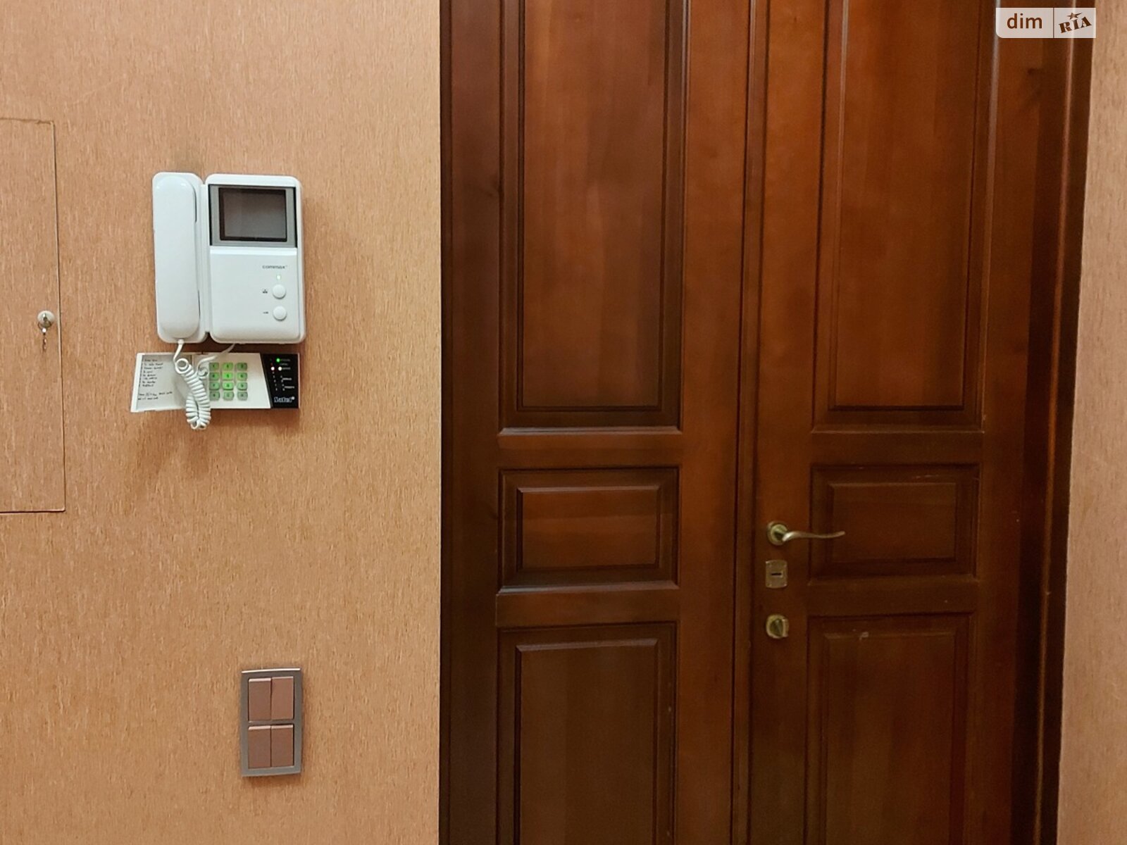 трикімнатна квартира в Львові, район Центр, на вул. Крушельницької Соломії 19 в довготривалу оренду помісячно фото 1