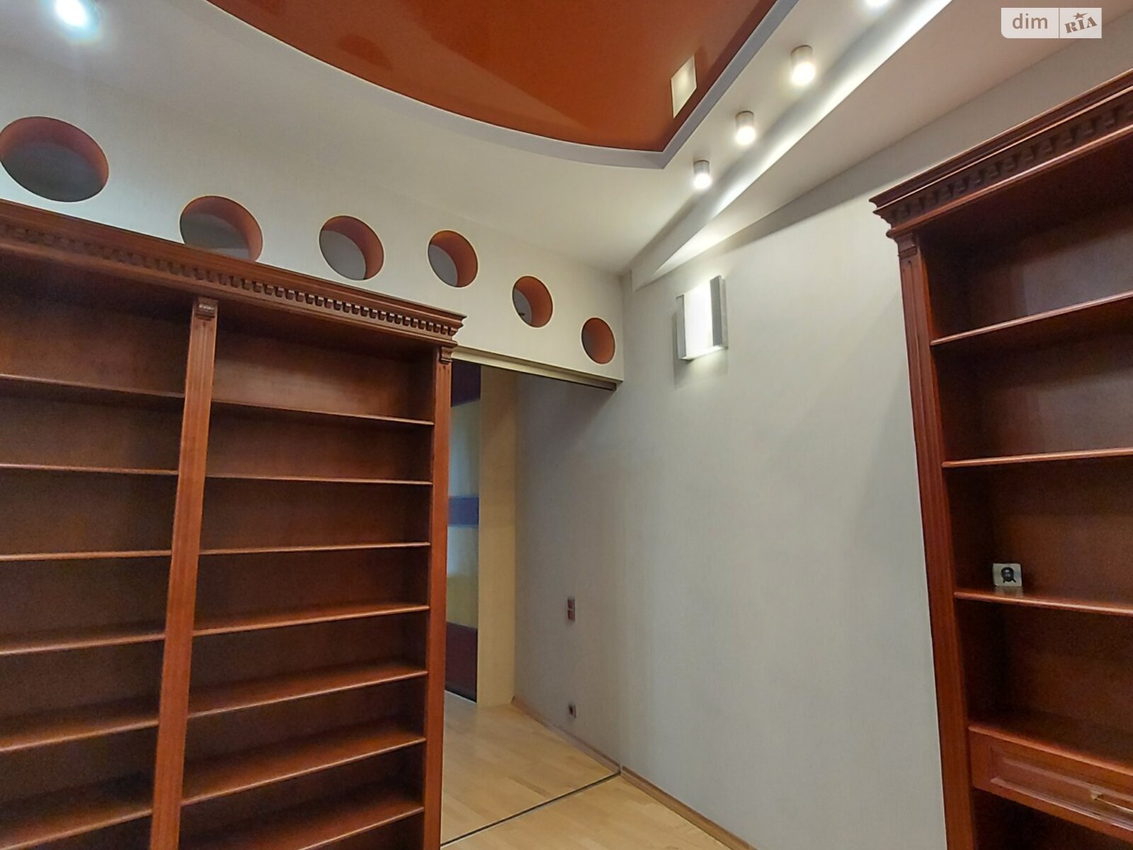 трикімнатна квартира в Львові, район Центр, на вул. Крушельницької Соломії 19 в довготривалу оренду помісячно фото 1