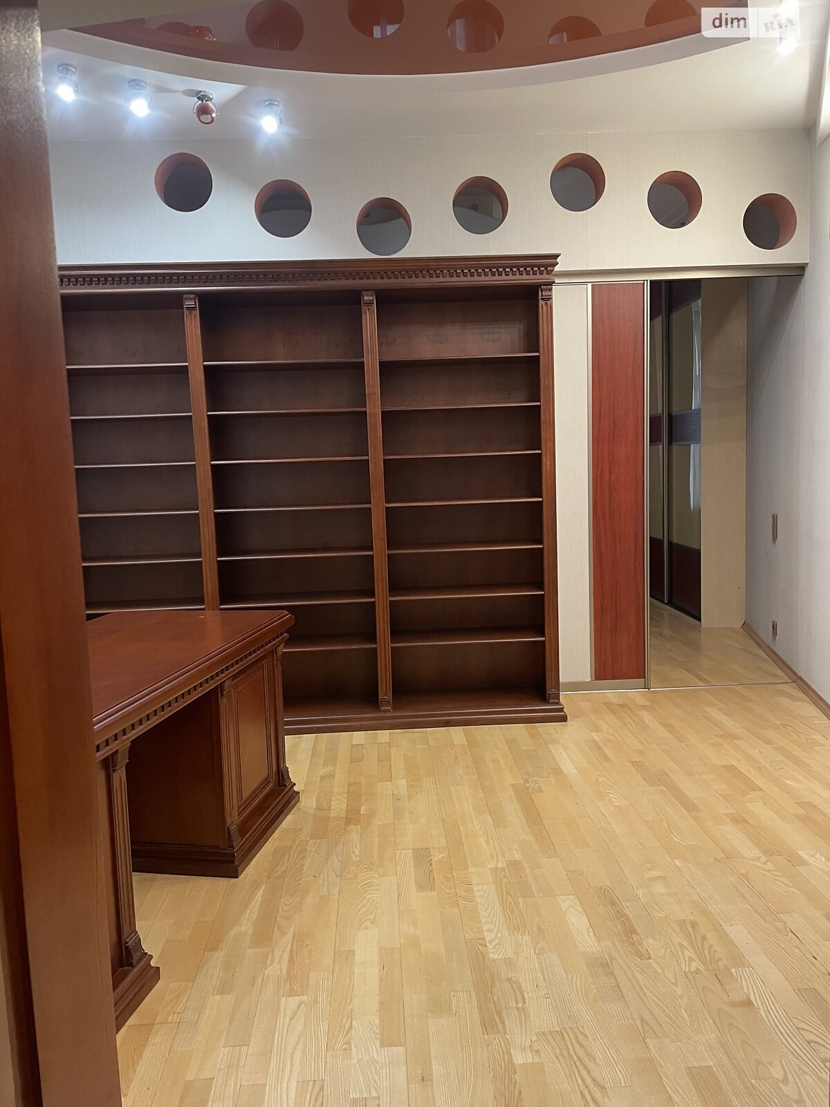 трикімнатна квартира в Львові, район Центр, на вул. Крушельницької Соломії 19 в довготривалу оренду помісячно фото 1