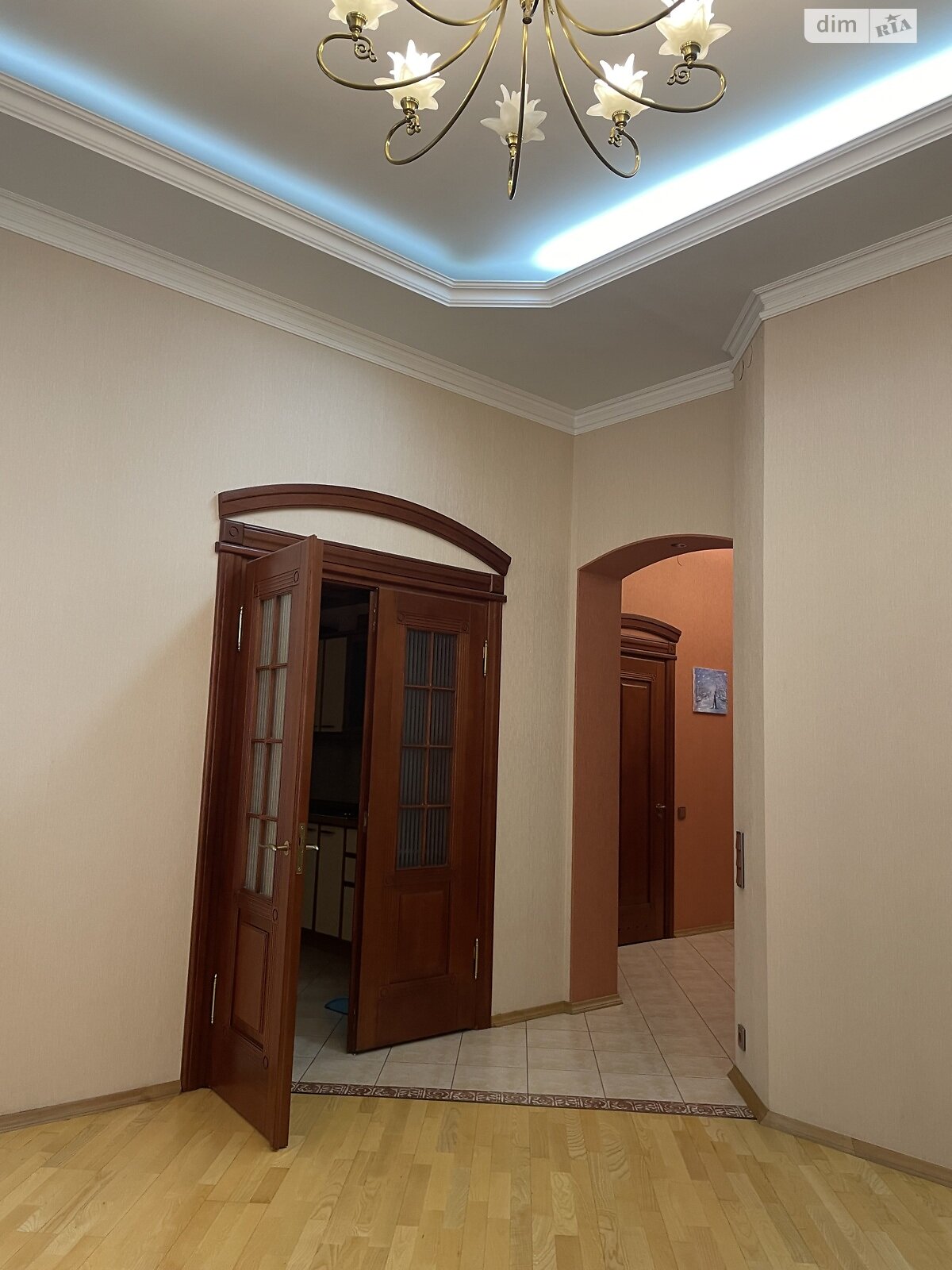 трикімнатна квартира в Львові, район Центр, на вул. Крушельницької Соломії 19 в довготривалу оренду помісячно фото 1